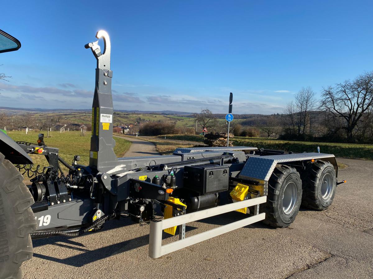 Przyczepa kontenerowa hakowa na tandemie