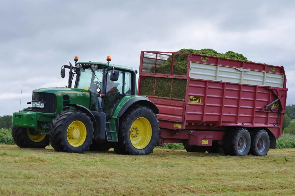 Przyczepa objętościowa podczas transportu