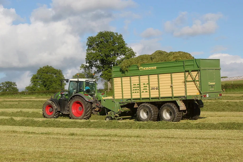 Przyczepa wywrotka dwuosiowa burtowa trójstronny